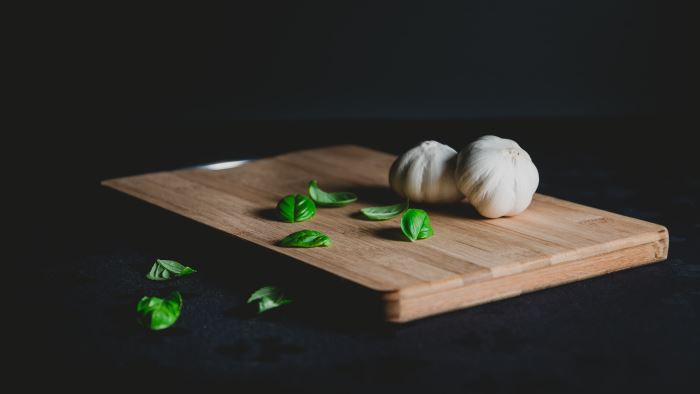 garlic on bamboo cutting board