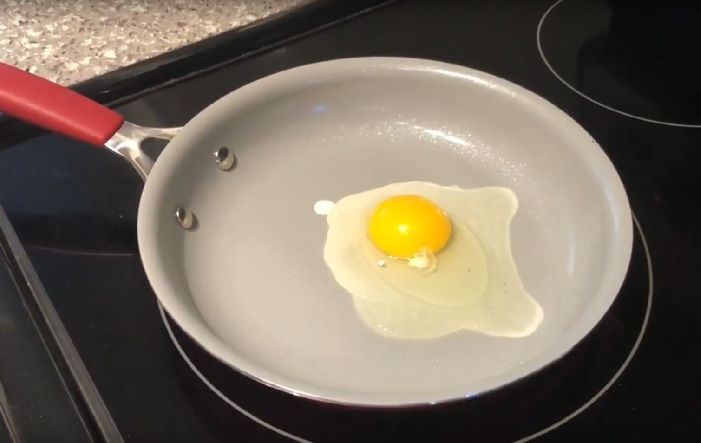 Cook Egg On Ceramic Pan