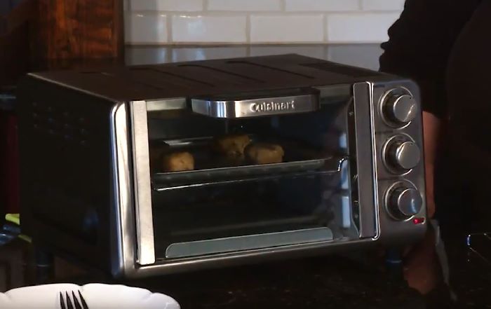 Cuisinart Compact Toaster Oven Broiler TOB-80