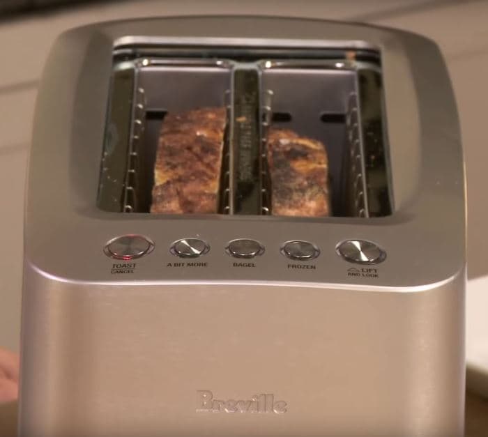 Wide-andLong Toasting Slots Breville